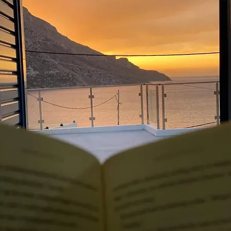 1 Bed - Sleeps 2 - Balcony - Sea View - Parking Apartment *